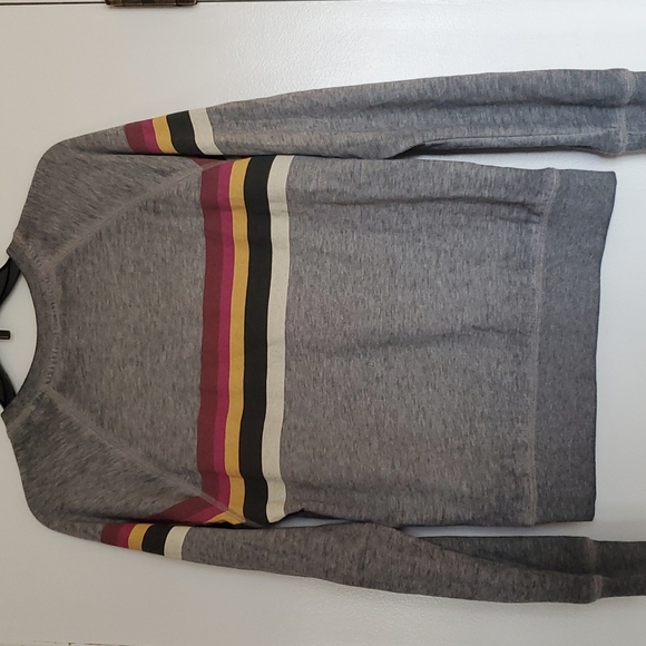 Others follow long sleeve pullover - Picture 3 of 3